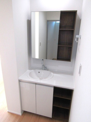 【独立洗面台】 | 【ZEH水準住宅】甲府市東光寺3丁目A棟 | 独立洗面台あり、毎朝おしゃれに忙しい女性の方におすすめです