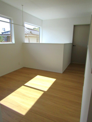 【玄関】 | 【ZEH水準住宅】甲府市東光寺3丁目A棟 | 2階フリースペース