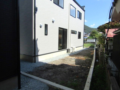 【庭】 | 【ZEH水準住宅】甲府市東光寺3丁目A棟 | お庭の付いた物件です