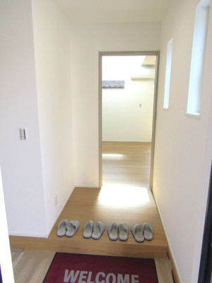 【玄関】 | 【ZEH水準住宅】甲府市東光寺3丁目A棟 | きれいな玄関です