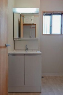 加須市東栄２丁目《リノベーション済み中古住宅》の独立洗面台