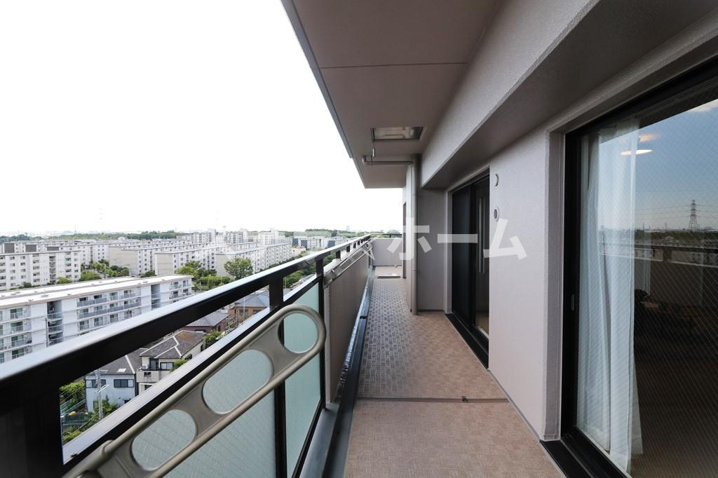 ステイツ枚方・長尾ヒルズのバルコニー|バルコニーからの眺めを楽しみながら食事をしませんか