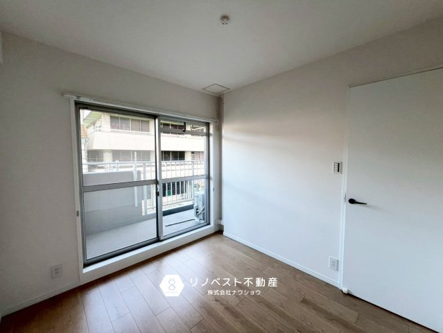 正起瓢箪山ハイツの洋室|LDKに面した約4.2帖の洋室です。
お子様の遊び場としておすすめのお部屋です◎