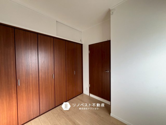 正起瓢箪山ハイツの洋室|約3.7帖の大容量クローゼット付きの洋室です。
家族分の洋服が仕舞えそうですね◎