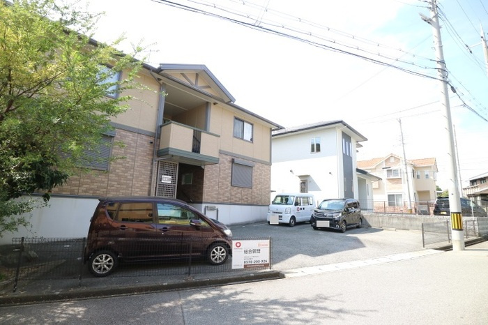 サニーヒル白水の駐車場