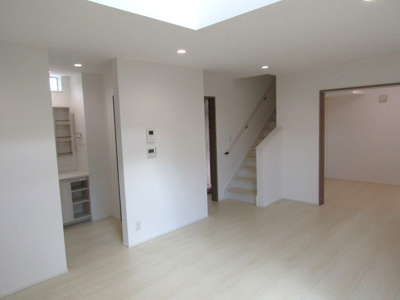 【居間・リビング】 | 【ZEH水準住宅】甲府市東光寺3丁目B棟 | ゆったりとしたリビングです