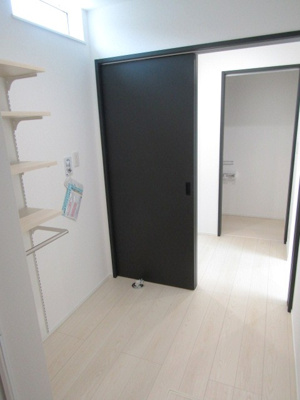 【脱衣所】 | 【ZEH水準住宅】甲府市東光寺3丁目B棟 | 脱衣場