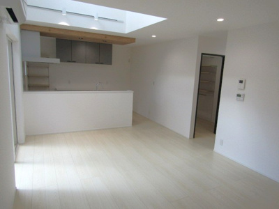 【居間・リビング】 | 【ZEH水準住宅】甲府市東光寺3丁目B棟 | 使いやすいリビングです