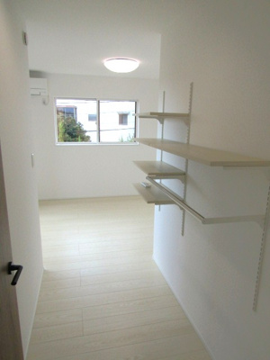 【洋室】 | 【ZEH水準住宅】甲府市東光寺3丁目B棟 | ゆったりした洋室です