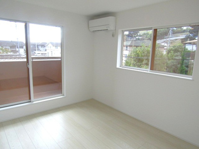 【洋室】 | 【ZEH水準住宅】甲府市東光寺3丁目B棟 | ゆったりした洋室です