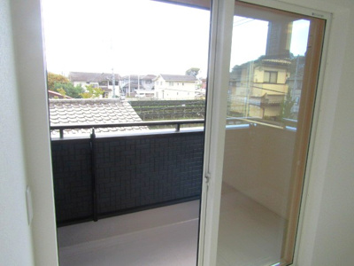 【バルコニー】 | 【ZEH水準住宅】甲府市東光寺3丁目B棟 | バルコニーからの眺めを楽しみながら食事をしませんか