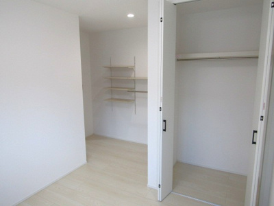 【収納】 | 【ZEH水準住宅】甲府市東光寺3丁目B棟 | 便利な収納スペースです