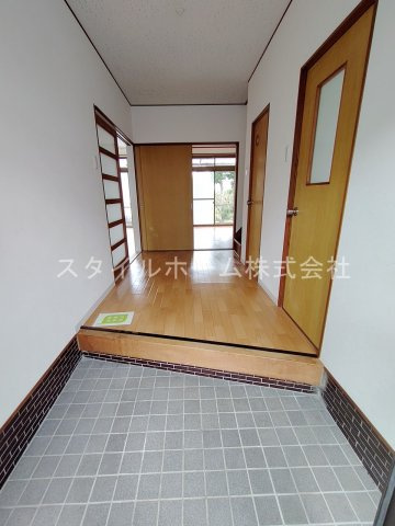 岩屋町貸家の玄関