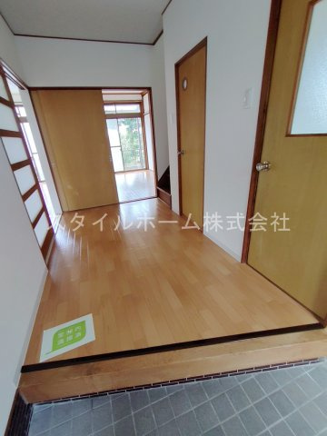 岩屋町貸家の玄関