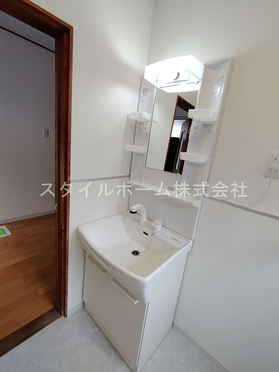 岩屋町貸家の洗面所