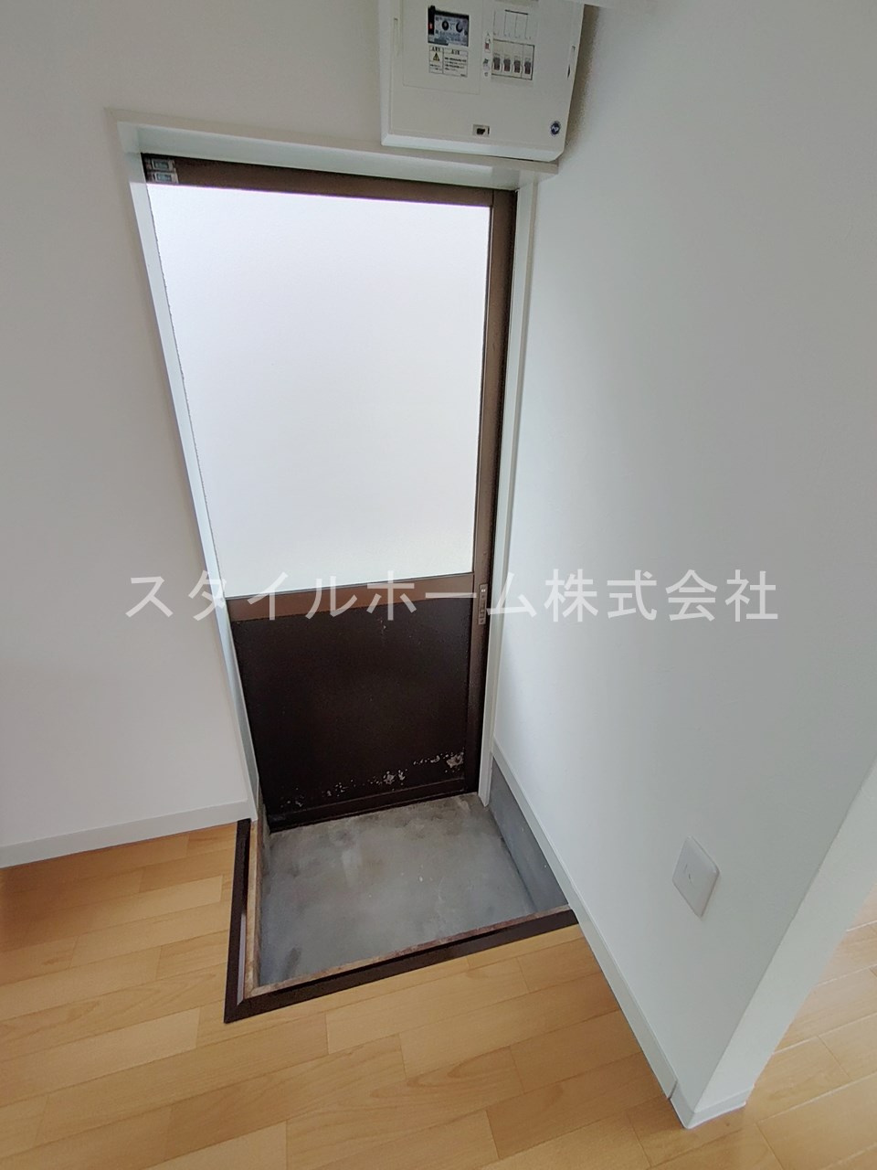 岩屋町貸家の玄関