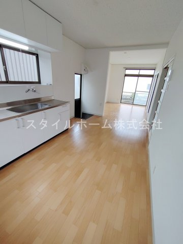 岩屋町貸家の居間・リビング