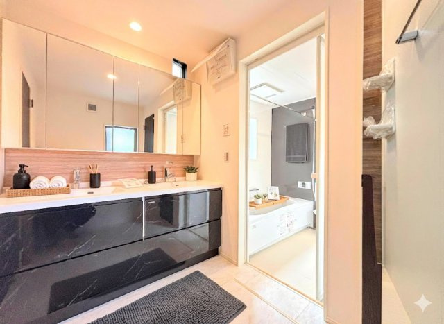 旭区善部町　新築戸建てのその他|［モデルハウス］◆毎日使う場所だから、機能的で使いやすさに配慮したパウダールーム。すっきりと使えるように収納も豊富にご用意しています。
