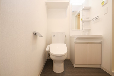 【トイレ】 | エグゼ大阪城イースト | 落ち着いた色調のトイレです