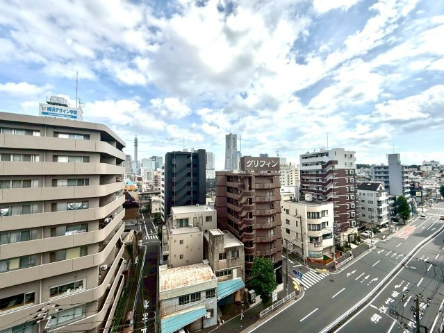 ライオンズプラザヨコハマ戸部の展望|高層階から望むみなとみらいの街並み。開放感あふれる眺望は、日常に特別感を添えてくれます。