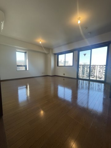 【居間・リビング】 | マーヴェラスガーデンコート | 同マンション内の別部屋の写真です