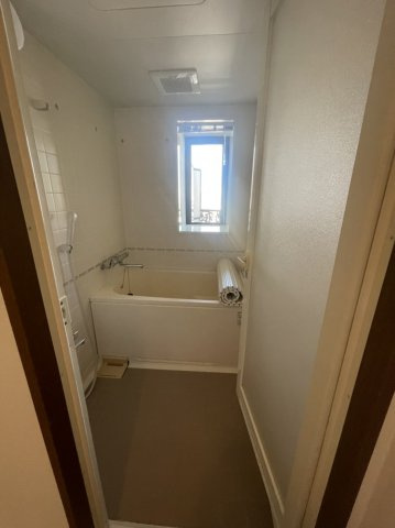 【浴室】 | マーヴェラスガーデンコート | 同マンション内の別部屋の写真です