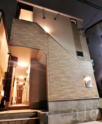 パルランド荻窪のエントランス|夜間照明もしっかり。エントランス共用部