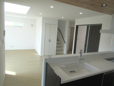 【居間・リビング】 | 【ZEH水準住宅】甲府市富士見1丁目B棟 | ゆったり過ごせる居間です