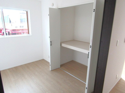 【収納】 | 【ZEH水準住宅】甲府市富士見1丁目B棟 | 便利な収納スペースです