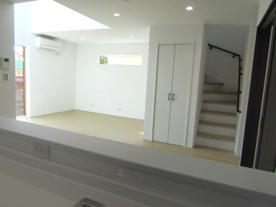 【居間・リビング】 | 【ZEH水準住宅】甲府市富士見1丁目B棟 | おしゃれな居間です