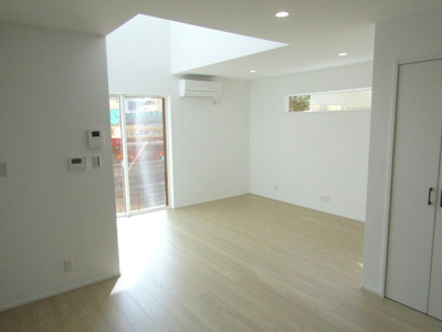 【居間・リビング】 | 【ZEH水準住宅】甲府市富士見1丁目B棟 | ゆったり過ごせるリビングです