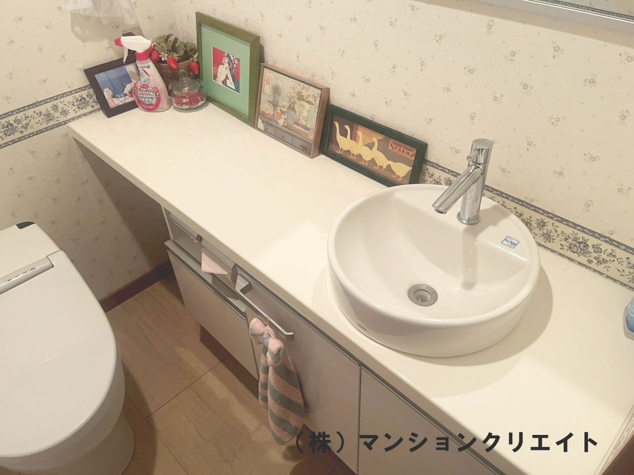 ロアール濱町桜橋 粋人のトイレ|トイレ内手洗い　下は収納です