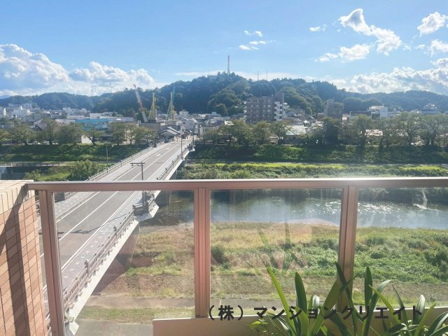 ロアール濱町桜橋 粋人の展望|南側バルコニーからは足羽川が綺麗に見えます