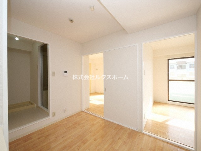 ピースフルハウスの居間・リビング