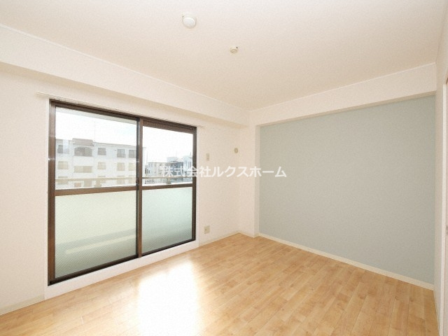 ピースフルハウスの居間・リビング