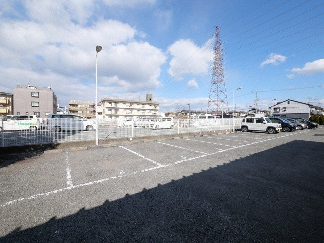 ピースフルハウスの駐車場