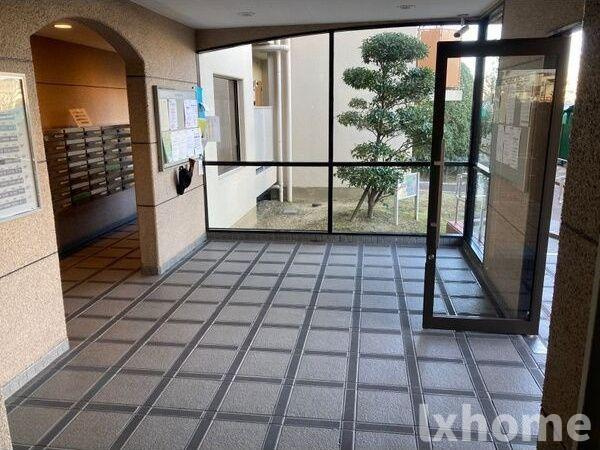 白川高層住宅5号棟のロビー|毎日通るロビーはこのようになっています