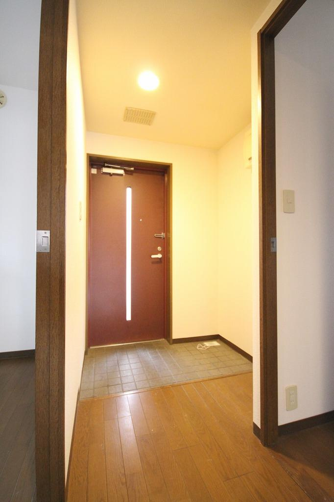 プラザハイツ二ツ屋　E棟の玄関|※お部屋により仕様が異なる場合があります。
