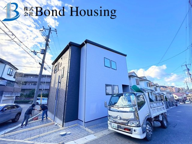 小学校徒歩約9分の安心通学・耐震等級3　西区今寺　限定1棟の前面道路含む現地写真