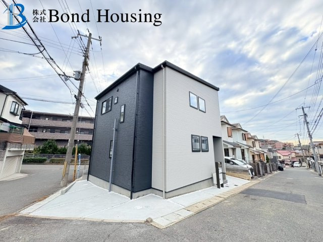 小学校徒歩約9分の安心通学・耐震等級3　西区今寺　限定1棟の前面道路含む現地写真