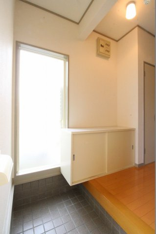 タウンハウス伊川谷の玄関|※お部屋により仕様が異なる場合があります※