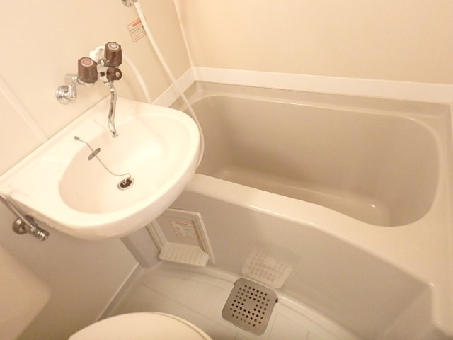 ジョイフル六甲２の浴室