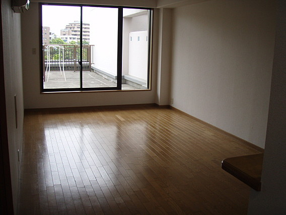 ジオ六甲山手の居間・リビング