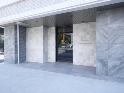 【エントランス】 | ファーストフィオーレ長田グランディール | 毎日通るエントランスはこのようになっています