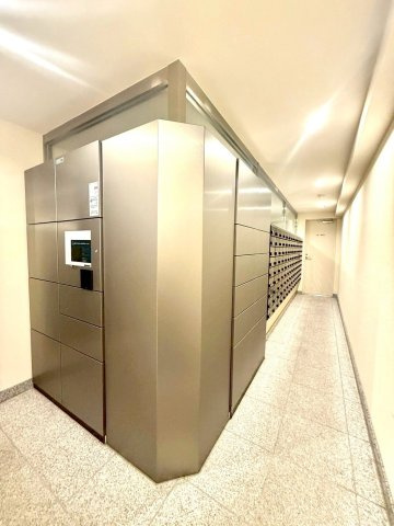 パークスクエア三ツ沢公園エアリーテラスのその他共用部分|不在時でも安心の宅配ボックスを設置。24時間いつでも荷物を受け取れる利便性と、暮らしの安心感を高めます。