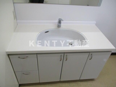 【洗面所】 | リビングライフ大崎ビル | 明るい洗面所です