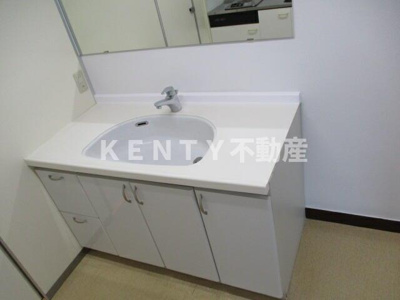 【洗面所】 | リビングライフ大崎ビル | ゆったりとスペースのある洗面所