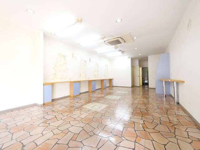 四条大路店舗の内装