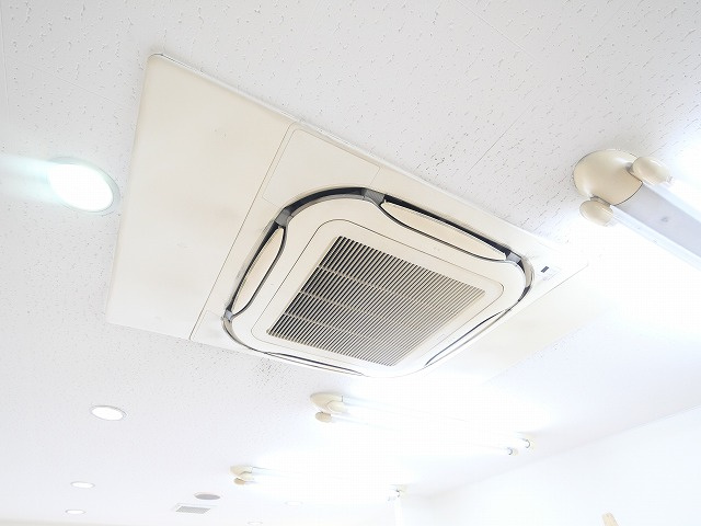 四条大路店舗の設備|エアコンです