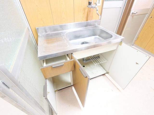 四条大路店舗のキッチン|きれいなキッチンです
